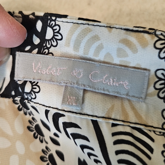 Violent & Claire XL Silky Cream, Tan & Black Paisley Print Round Neck Blouse - Picture 4 of 10